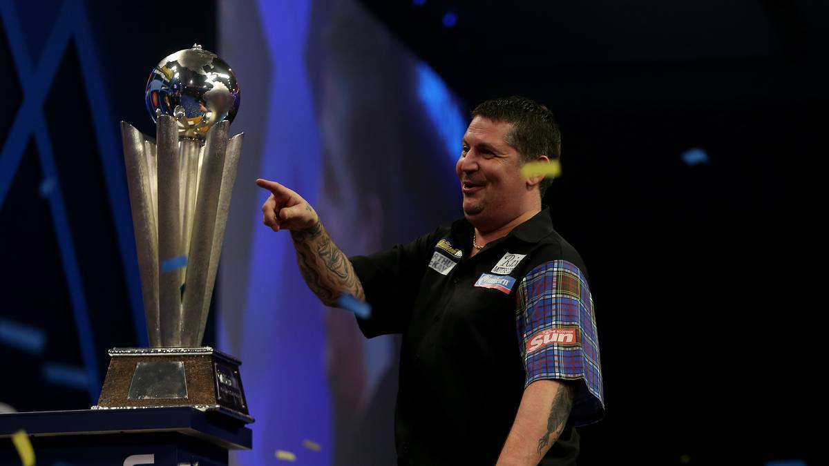 GARY ANDERSON (Nr. 2): Der Titelverteidiger spielt eine gute Saison und gewinnt im Frühjahr die Premier League mit dem Finalsieg über van Gerwen. Anschließend erlaubt sich der "Flying Scotsman" aber immer wieder unerwartete Niederlagen. Das erneute Duell gegen "Mighty Mike" könnte erst im Finale steigen