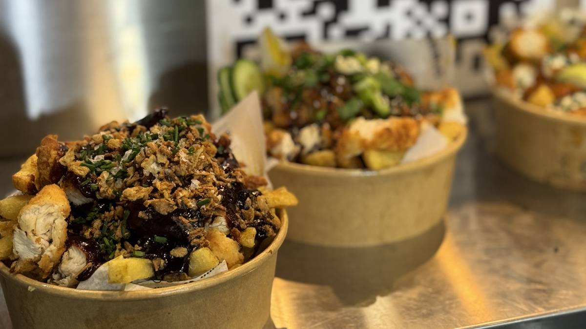 Kostenpunkt der vollgefüllten Bowl: ca. 16 Euro. Übrigens: Die vegetarische Version ohne Hähnchen liegt bei 11,50 Euro. 