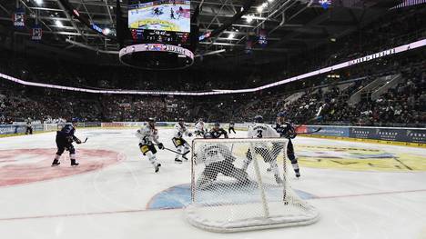 Adler Mannheim v Eisbaeren Berlin  - DEL