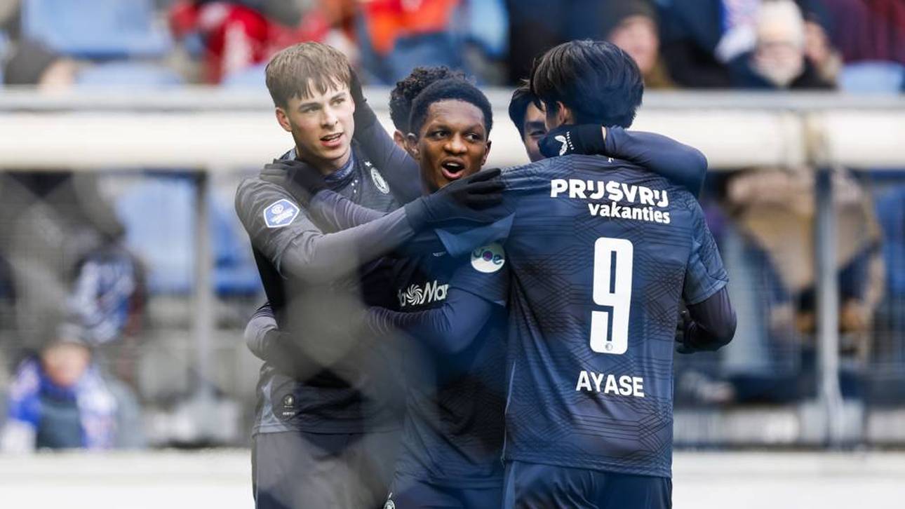 Givairo Read (Mitte) soll beim FC Bayern auf dem Zettel stehen