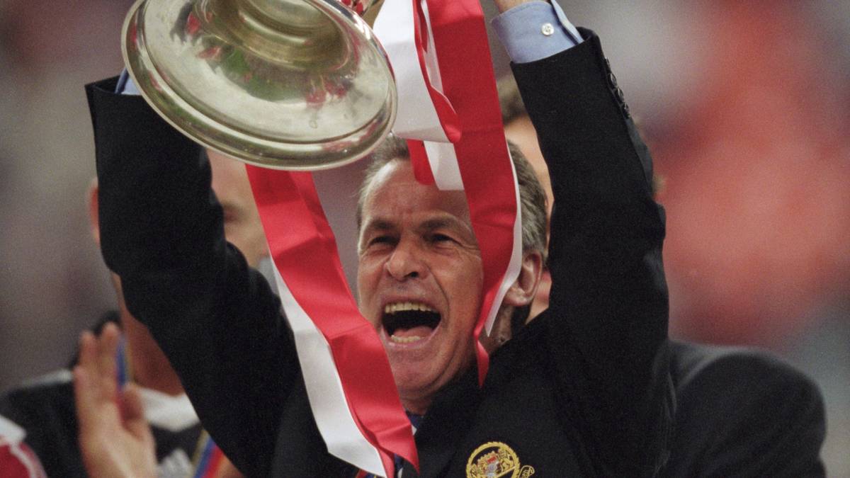 OTTMAR HITZFELD (FC Bayern): Noch eine Münchener Comeback-Erfolgsgeschichte. Nach vier Meistertiteln, einem Pokaltriumph und dem Champions-League- und Weltpokalsieg 2001 musste Hitzfeld 2004 nach einer titellosen Saison gehen, nach eigenen Angaben nahe am Burn-out