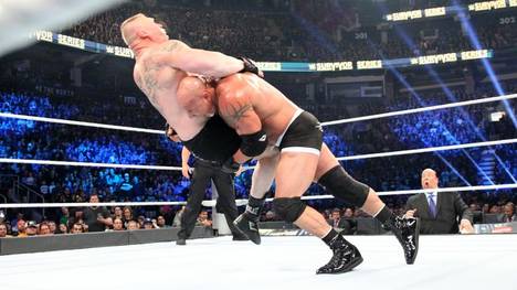 Bill Goldberg (r.) durfte Brock Lesnar bei den WWE Survivor Series abfertigen
