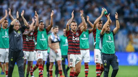 CF Flamengo um Coach Jorge Jesus (l.) und Rafinha steht im Finale der Copa Libertadores
