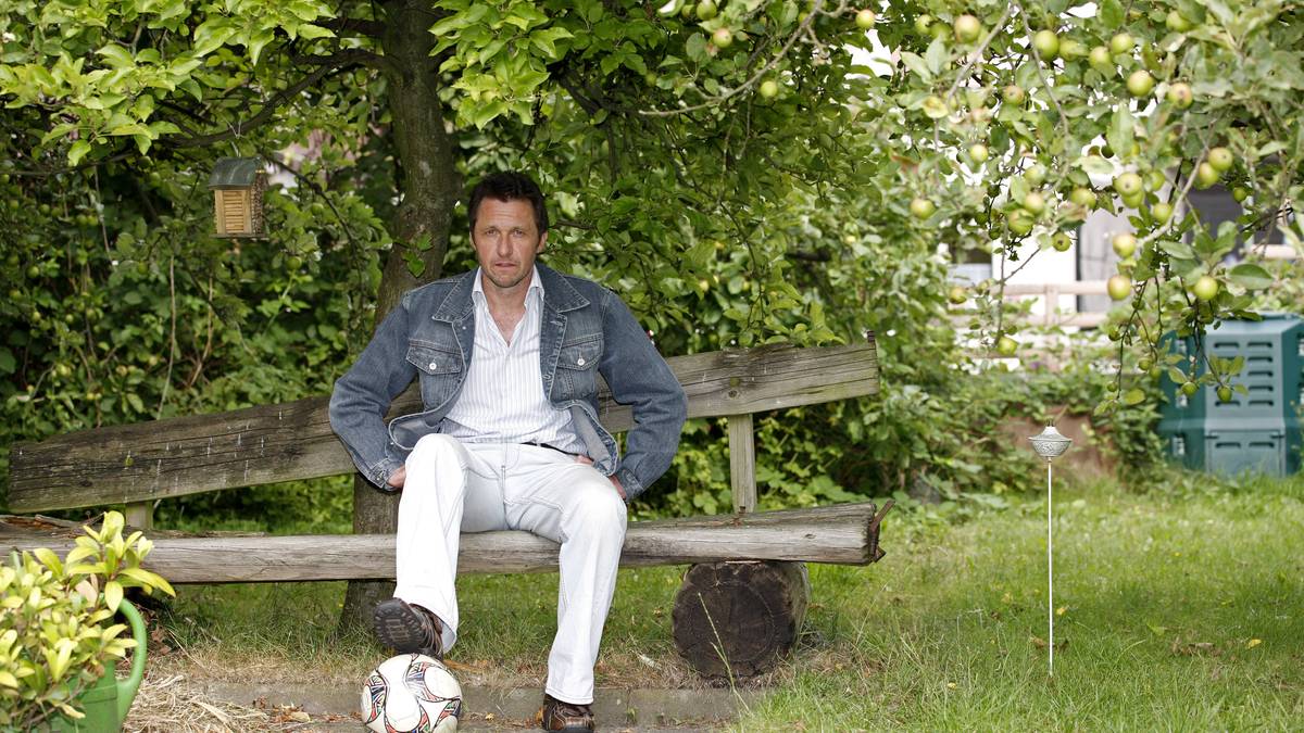 JÜRGEN WEGMANN:  Der ehemalige Bayern-Stürmer war nach seiner Karriere für einige Zeit Mitarbeiter im Fanshop des Rekordmeisters