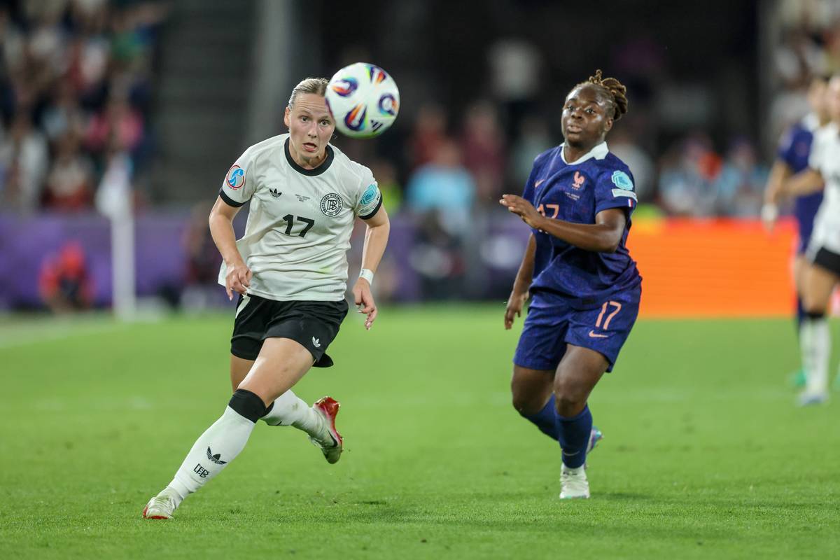 Die 20-jährige Franziska Kett überzeugt bei ihrem EM-Startelf-Debüt gegen Frankreich. Ex-Nationalspielerin Melanie Leupolz schwärmt vom DFB-Talent.
