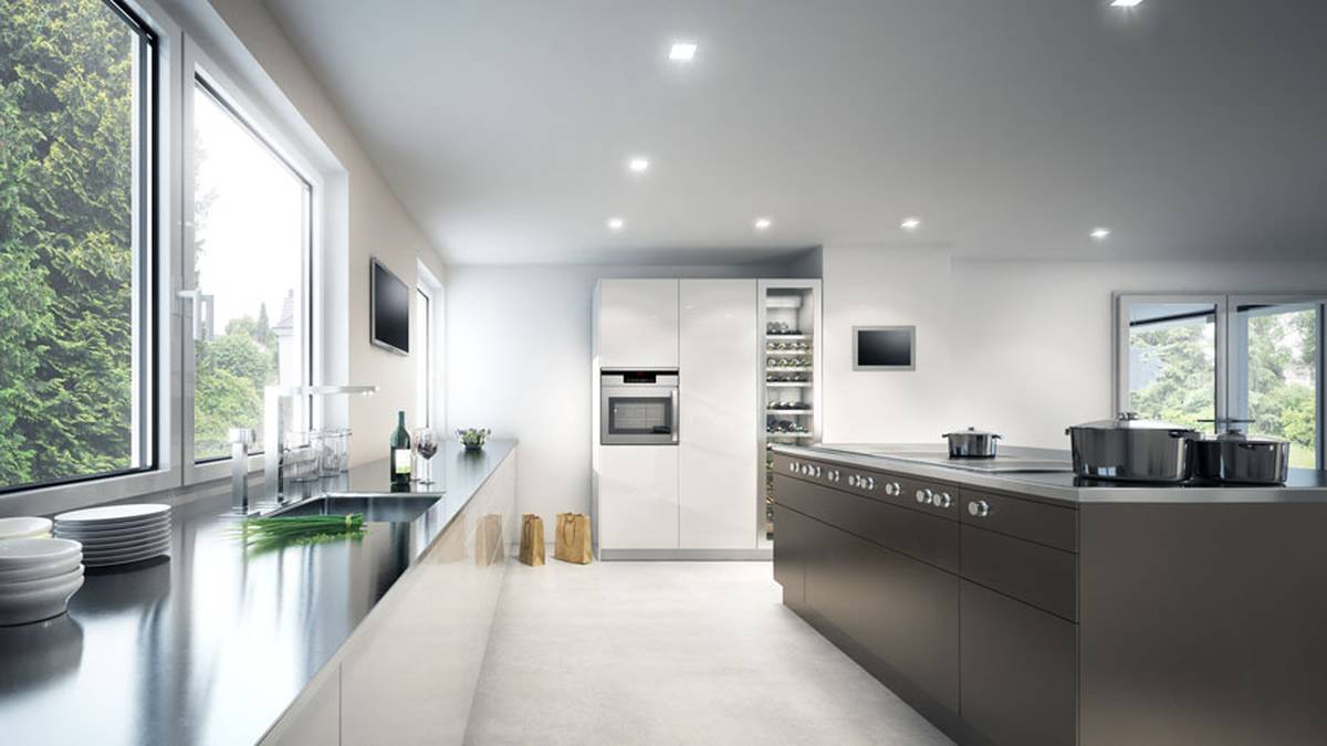 Die Villa hat Zimmer mit 406 Quadratmetern Wohnfläche. Allein der Koch- und Essbereich hat 98 Quadratmeter. Ist das nicht ein bisschen viel Platz nur für den Fußballer und seine Frau?