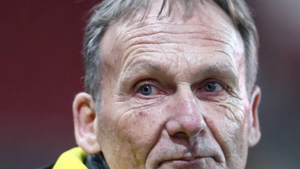 Die BVB-Bosse nehmen es hin und Aubameyang zu diesem Zeitpunkt noch gegen alle Kritik in Schutz. "Wir müssen auch einmal ein bisschen die Mentalitäten anderer Länder berücksichtigen", verteidigt ihn Geschäftsführer Hans-Joachim Watzke - und lobt Aubameyang als "totalen Profi"