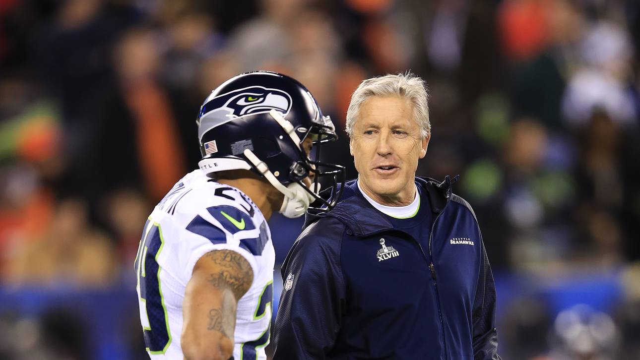 Earl Thomas III von den Seattle Seahawks im Gespräch mit Head Coach Pete Carroll