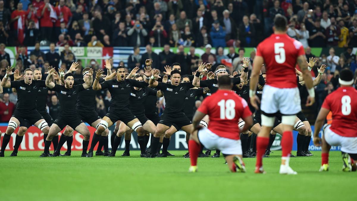 Doch der Weltmeister weiß auf seine Weise zu kontern und antwortet mit dem Haka