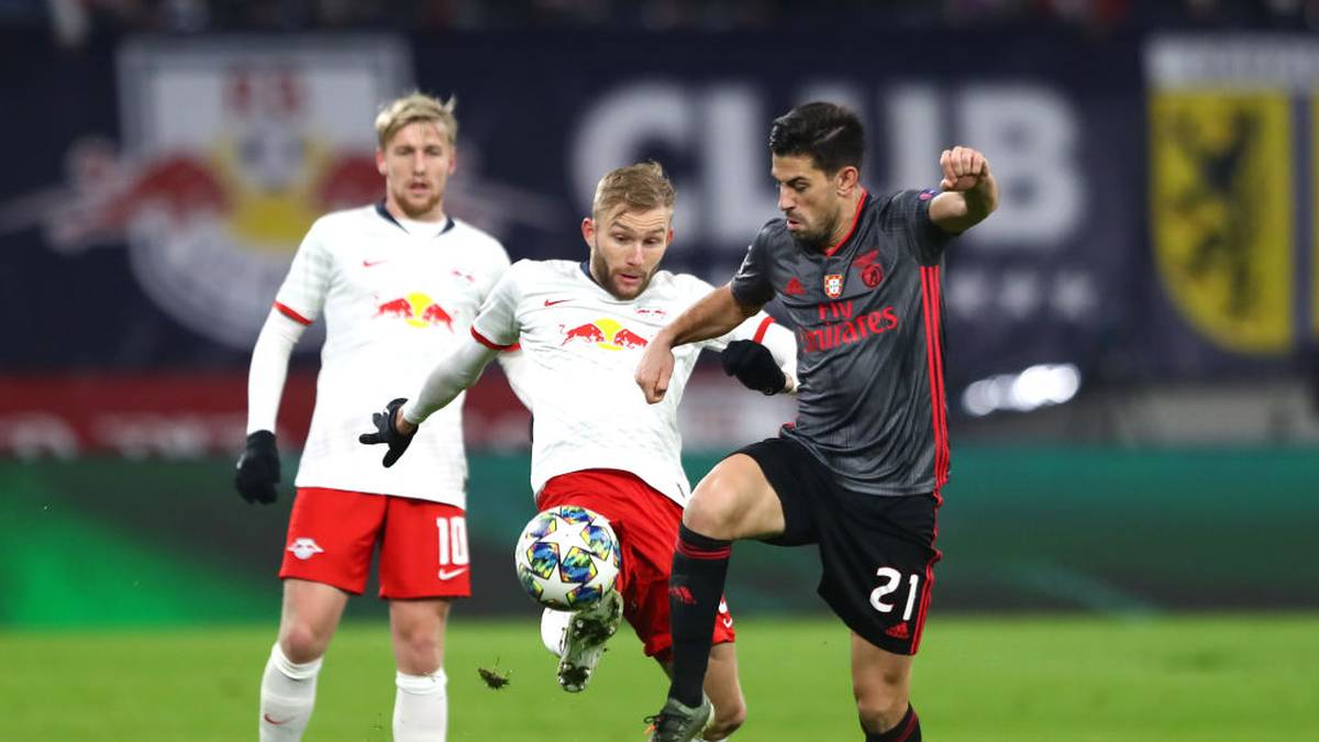 RB Leipzig verliert sein Heimspiel gegen Benfica Lissabon und muss um den Einzug ins Achtelfinale zittern
