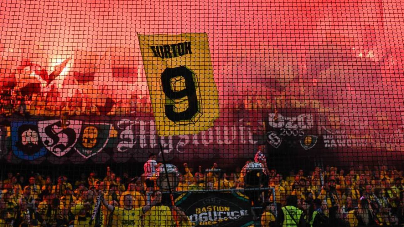 Die Fans von GKS Kattowitz gedenken Jan Furtok 