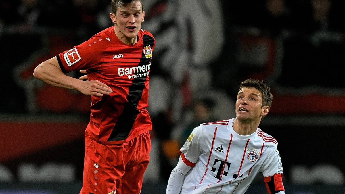 SVEN BENDER: Bemüht sich nach Kräften, die Ordnung in der Bayer-Verteidigung zu halten - was ihm vor allem bei Standards nicht immer gelingt. Hat beim ersten Gegentor Pech, dass er den Ball nach einer Ecke unglücklich zum Torschützen Martinez abfälscht. SPORT1-Note: 4