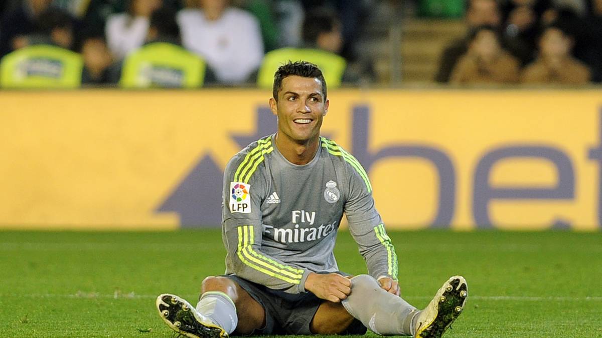 CRISTIANO RONALDO (Real Madrid): Wie lange wird der dreimalige Weltfußballer noch das Trikot der Königlichen tragen? Um den Torjäger ranken sich immer wieder Wechselgerüchte, angeblich soll er mit einem Wechsel zu Paris St. Germain liebäugeln. SPORT1-Prognose: Cristiano Ronaldo wird Madrid nach dem Trainerwechsel erhalten bleiben - und zwar über den Sommer hinaus