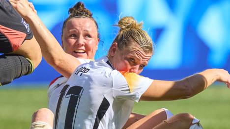 Nächster Dämpfer für den DFB: Die deutschen Fußballerinnen brauchen eine neue Abwehrchefin. Marina Hegering beendet 35 Tage nach Olympia-Bronze in Frankreich ihre Karriere im Nationaltrikot. 