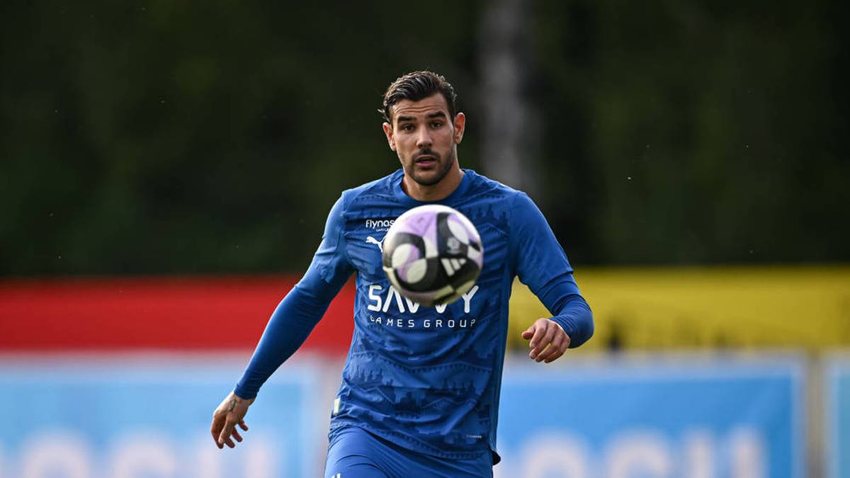 Théo Hernández (Al-Hilal SFC):
Der Franzose ist ehemaliger Verteidiger des AC Mailand und schoss dort 35 Tore. Seit Juli 2025 spielt er für Al-Hilal SFC - im besten Fußballeralter von 27 Jahren.