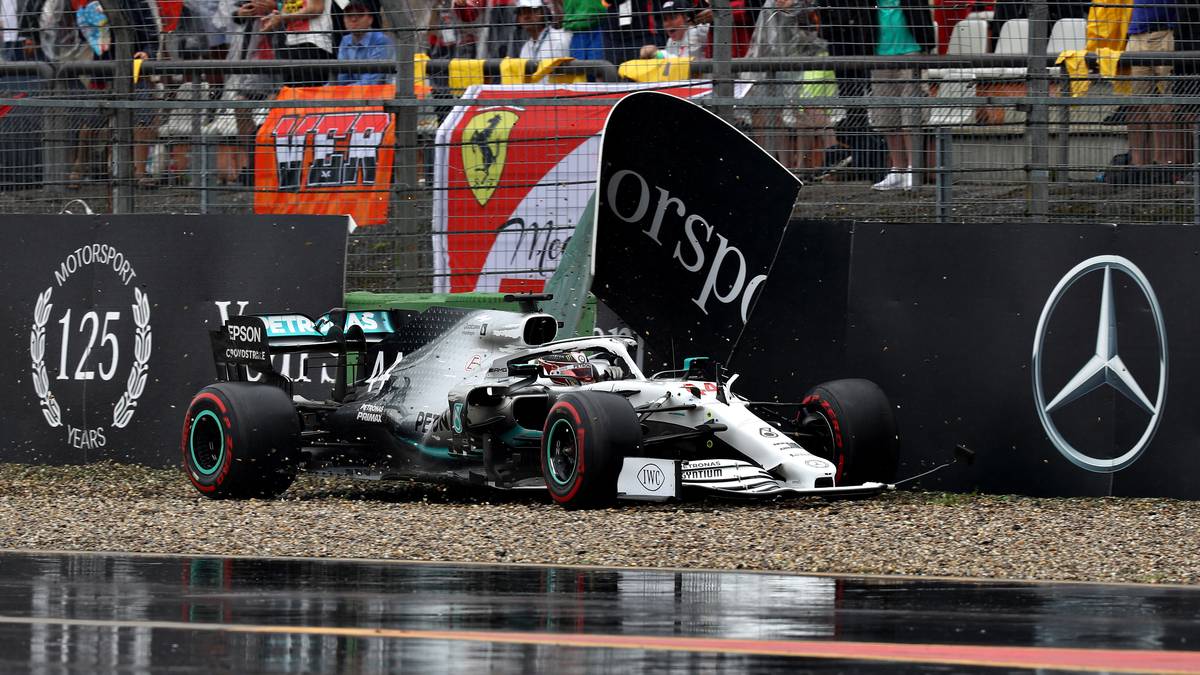 Aber auch Lewis Hamilton wurde von Kurve 17 überrascht. Der WM-Führende musste ebenfalls weit in den Kies ausweichen