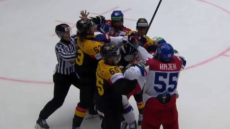 Der Frust beim DEB-Team über die Niederlage gegen Tschechien ist groß. Während des Spiels kommt es zu einer hitzigen Auseinandersetzung.