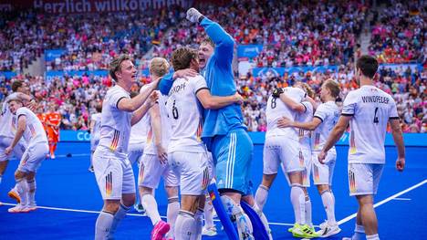 Die deutschen Hockey-Herren krönen sich in einem irren Thriller im Finale der Heim-EM gegen die Niederlande zum Europameister.