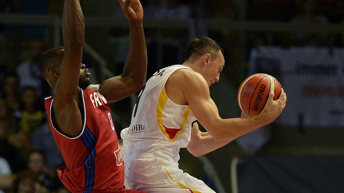 Karsten Tadda (Brose Baskets Bamberg, 190 cm, Shooting Guard, 02.11.1988, 59 Länderspiele): So etwas wie die Lightversion von Anton Gavel. Beide spielten bei Bamberg zusammen und Fleming und wurden mehrfach Deutscher Meister und Pokalsieger. Tadda verteidigt hart, doch im Angriff sind Offensivfeuerwerke Taddas so selten wie ein Reverse-Dunking von Dirk Nowitzki