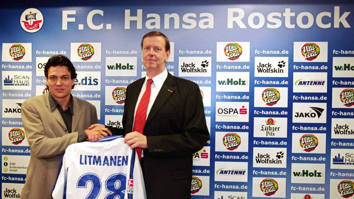 PLATZ 20 - JARI LITMANEN: Ajax Amsterdam, FC Barcelona, FC Liverpool - der Finne spielt in seiner Karriere für die ganz großen Klubs in Europa. Im Januar 2005 gelingt Hansa Rostock mit Litmanens ablösefreier Verpflichtung ein echter Transfercoup. Nach einem Tor in 13 Bundesligaspielen zieht es ihn ein halbes Jahr später weiter zu Malmö FF nach Schweden