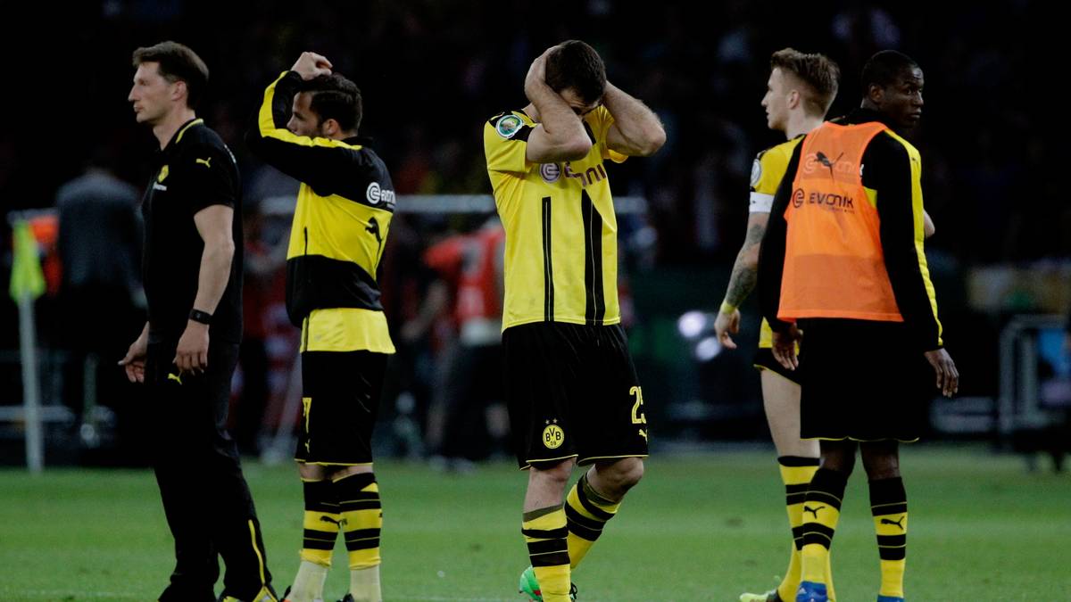 Bayern Muenchen v Borussia Dortmund - DFB Cup Final 2016 Mit seinem verschossenen Elfmeter wurde Sokratis Papastathopoulos einer der tragischen Helden beim BVB