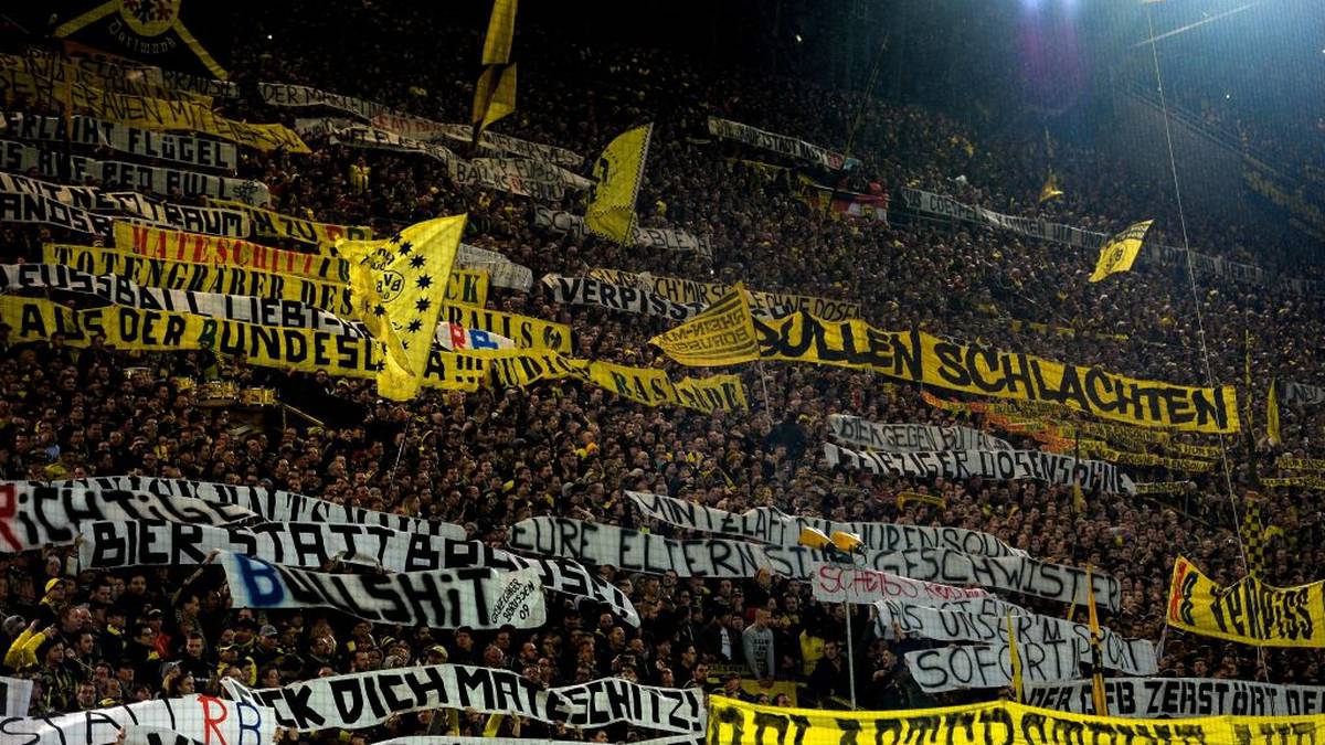 Noch härter greifen sie dann im Februar 2017 RB Leipzig und deren damaligen Sportdirektor Ralf Rangnick an. Der traurige Höhepunkt: Ein Plakat mit der Aufschrift: "Burnout Ralle: Häng dich auf!"