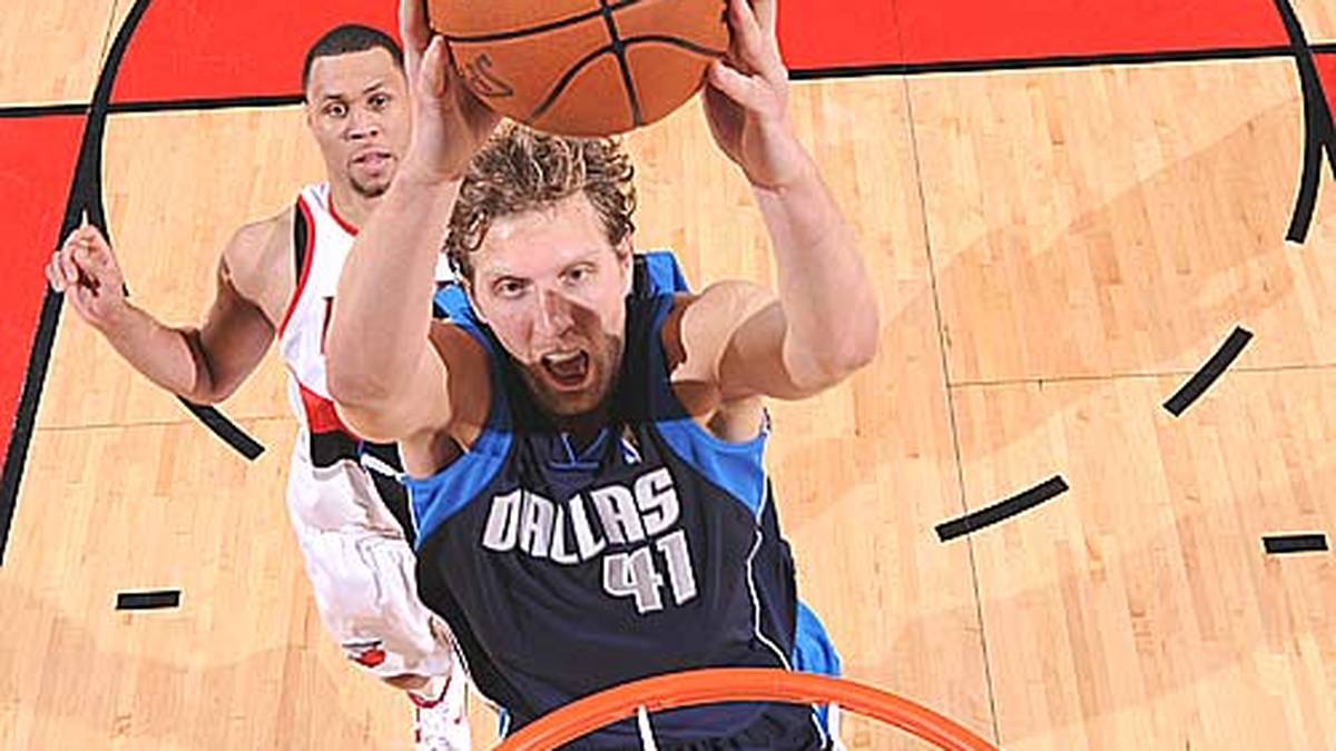 09. April 2010: Das nächste Highlight folgt noch in der gleichen Saison. Bei den Trail Blazers erzielt er 40 Punkte und schnappt sich zudem zehn Rebounds. Beim 83:77 versenkt er 17 von 17 Freiwürfen