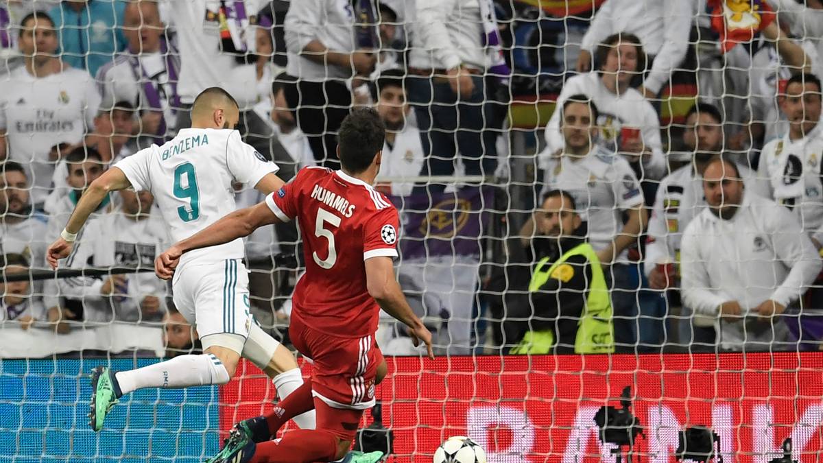 Nur Sekunden nach Wiederbeginn der nächste Schock für die Bayern: Nach einem Rückpass von Tolisso rutscht Sven Ulreich aus, Benzema bedankt sich und trifft zum 2:1. Hummels versucht noch zu retten, was nicht mehr zu retten ist