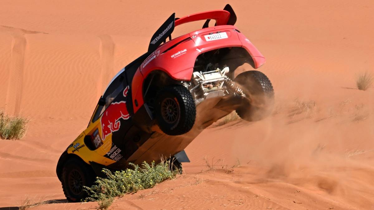Loeb schlägt bei Rallye Dakar zurück