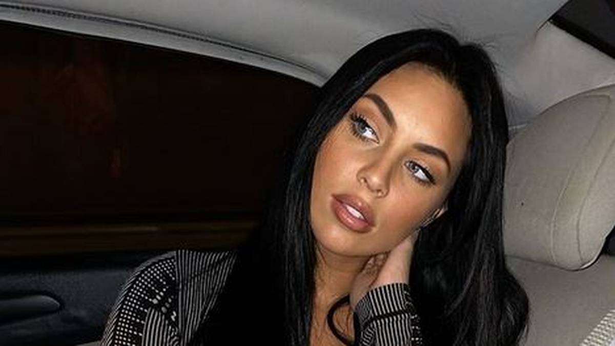 Lenhardt ist Polin, 24 Jahre alt und ehemalige Finalistin bei Germanys next Topmodel. Im Dezember verriet sie bei Insta bereits, dass sie in einer Beziehung sei, allerdings nicht, mit wem