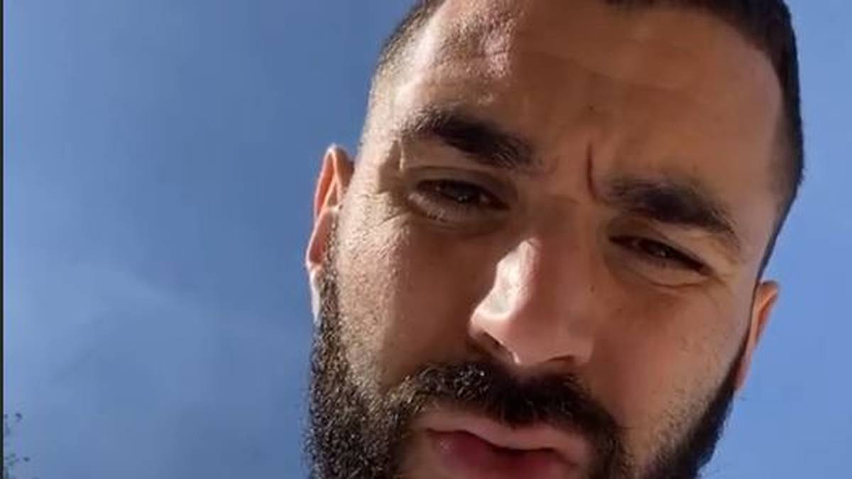 "Das Leben in Quarantäne ist nichts für mich. Ich bin in meinem Garten und habe nichts zu tun." Real-Stürmer Karim Benzema langweilt sich erst, dann aber doch noch eine Beschäftigung ...