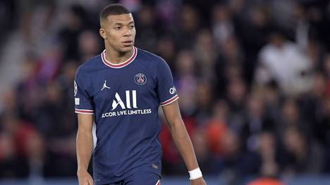 Mal wieder Ärger um Kylian Mbappe. Der Superstar von PSG sprach jetzt öffentlich über seinen geplatzten Wechsel zu Real Madrid und sorgt so für Aufruhr in der Fußballwelt.