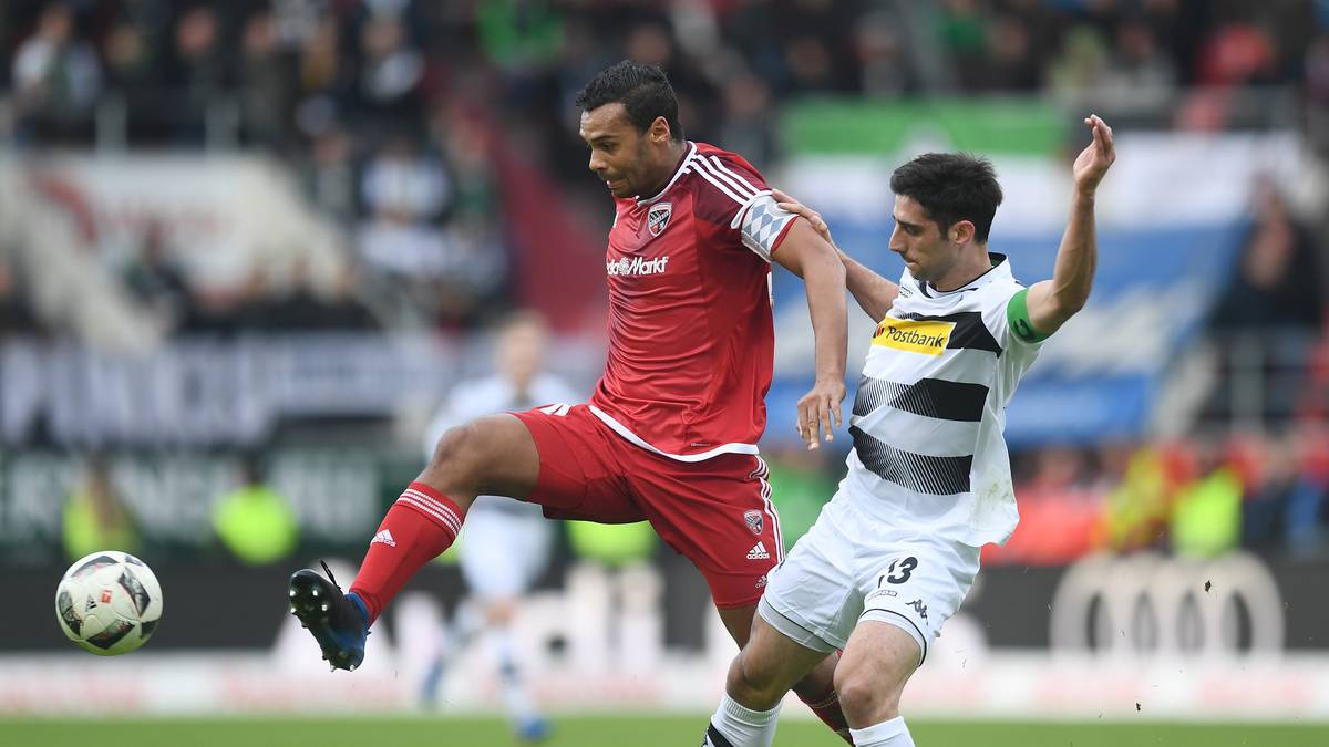 Auch im zweiten Durchgang wirkt Ingolstadt lange frischer, doch dann schlägt mal wieder  Lars Stindl (r.) zu