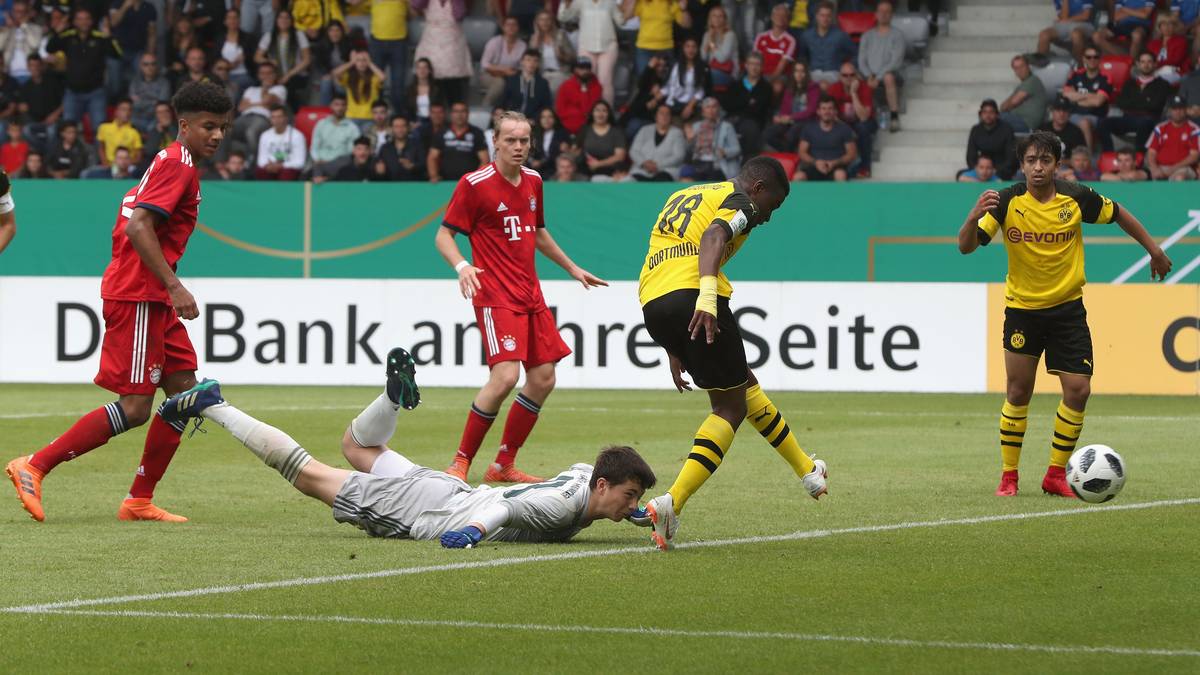 Im Finale um die deutsche U17-Meisterschaft gegen den FC Bayern ist es dann Moukoko vorbehalten, in der Schlussphase das entscheidende 3:2 zu erzielen