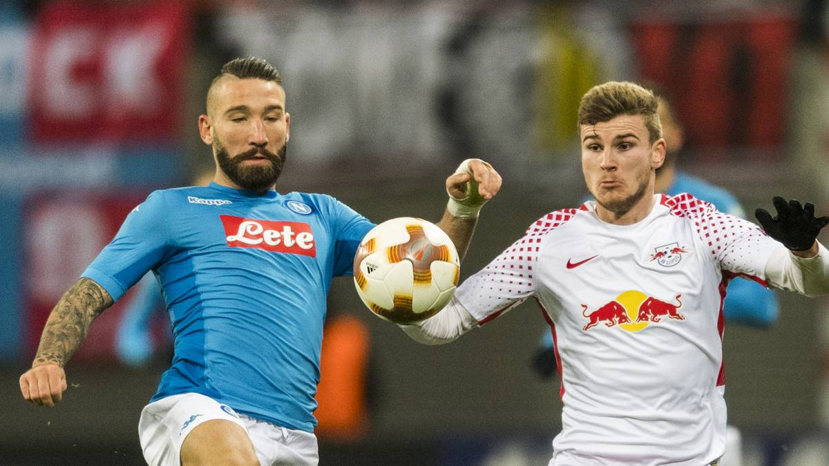 RB Leipzig steht trotz einer 0:2-Niederlage gegen den SSC Neapel im Achtelfinale der UEFA Europa League. Vor allem die Schwächen auf den defensiven Flügeln lassen RB lange zittern - auch weil die Offensive in der Luft hängt. Die SPORT1-Einzelkritik