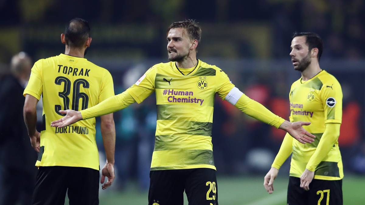 MARCEL SCHMELZER: War länger angeschlagen, danach noch nicht der Alte. Auch er ließ den Bayern im Liga-Gipfel zu viel Raum