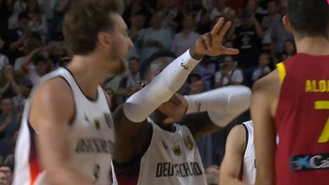 Das DBB-Team gewinnt auch den zweiten Test gegen Spanien. Dennis Schröder liefert dabei eine Show, fällt aber auch wegen eines provokanten Jubels auf.