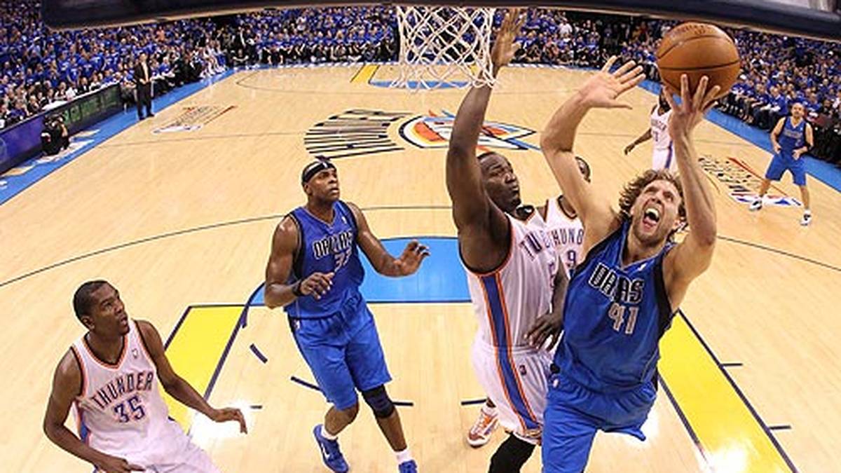 23. Mai 2011: Was für ein Auftritt in den Schlussminuten! Mit 12 seiner insgesamt 40 Punkte führt Dirk Nowitzki die Mavericks zum 3:1 in den West-Finals bei den Oklahoma City Thunder. Bereits im zweiten Viertel gelingen ihm sensationelle 16 Zähler