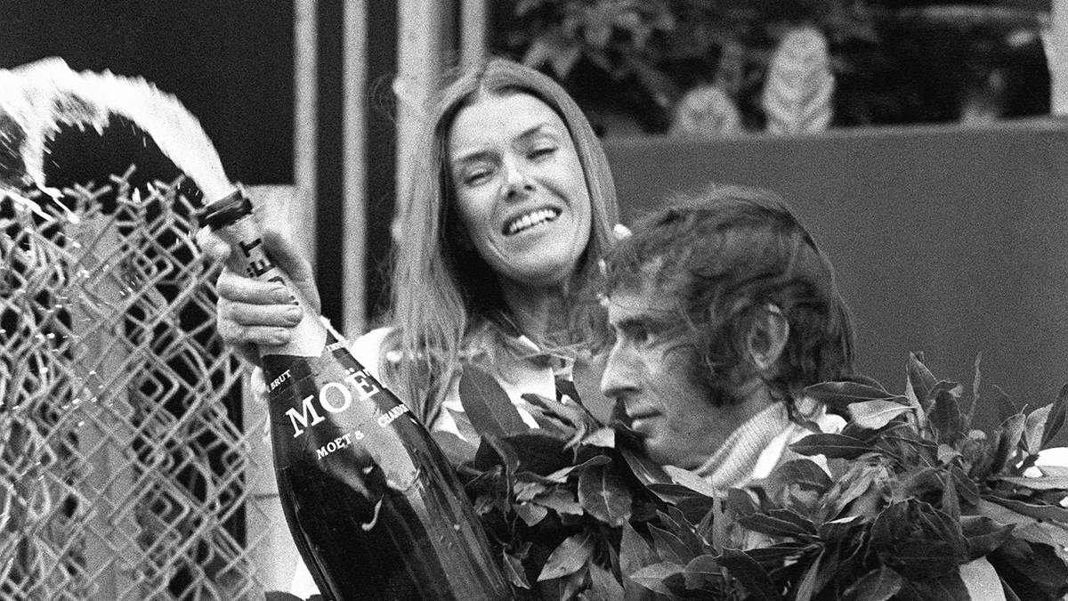 PLATZ 6 - JACKIE STEWART (3 WM-Titel, 27 Grand-Prix-Siege): In seinen neun Jahren in der Königsklasse krönte sich der Brite dreimal zum Weltmeister und schaffte das, wovon die meisten Sportler träumen: Auf dem Höhepunkt der Karriere, nach dem dritten Titel, trat er ab. Mit 27 Siegen bracht er Fangios Rekord - erst Prost übertraft ihn