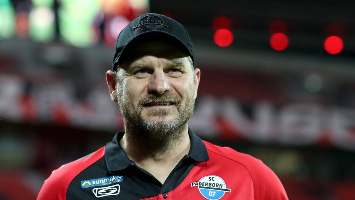 STEFFEN BAUMGART (SC PADERBORN, Vertrag bis 2021): Mit vier Punkten aus zehn Spielen am Tabellenende, dennoch sitzt der frühere Stürmer fester im Sattel als viele Trainer, die besser dastehen. "Ich kann mir überhaupt kein Szenario vorstellen, in dem wir unseren Trainer Steffen Baumgart infrage stellen", sagte eben erst Klubpräsident Elmar Volkmann