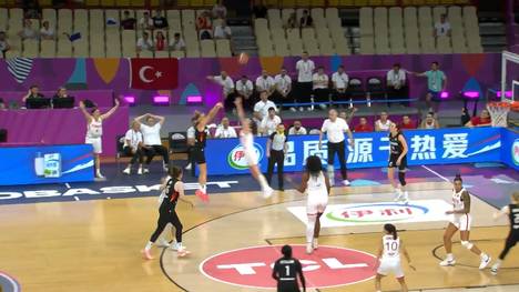 Die DBB-Frauen haben bei der EM ihr erstes Platzierungsspiel gewonnen. Ein Sieg trennt sie noch von Platz fünf. Vor allem Leonie Fiebich überzeugt aus der Distanz. 