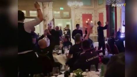 Die Schweiz hat sich für die WM 2022 in Katar qualifiziert. Im Anschluss an die Partie gegen Bulgarien wurde dementsprechend wild gefeiert.