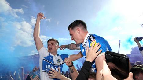 Die Fans der Bristol Rovers ließen ihre Spieler hochleben