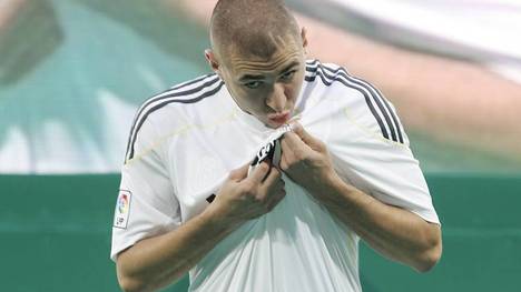 Nach 14 Spielzeiten bei Real Madrid und 25 gewonnenen Titeln verlässt Karim Benzema die Königlichen. Wir werfen einen Blick auf die beeindruckenden Zahlen des Franzosen bei den Blancos.