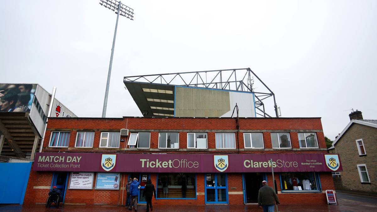 Den geplanten Ausbau des Stadions musste der Verein wegen finanzieller Schwierigkeiten verschieben