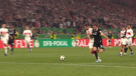 Der SC Freiburg fliegt gegen den VfB Stuttgart aus dem Pokal - und vor allem eine Szene sorgt bei den Breisgauern für Wut.