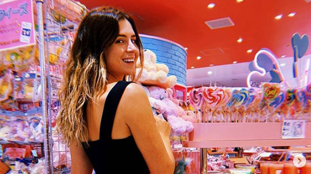 Anastasia Ashley meldet sich aus Tokio. Beim Anblick der Süßigkeiten kommt sie aus dem Lächeln nicht mehr hinaus