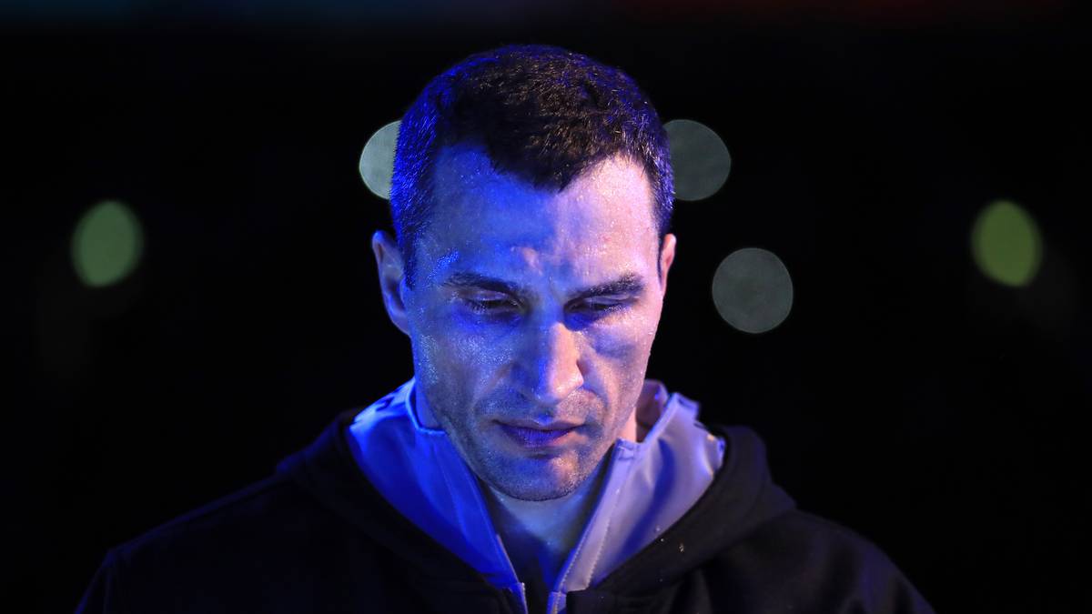 Klitschko kommt erstmals seit 2006 wieder als Herausforderer als erster in den Ring. "Dr. Steelhammer" ist voll konzentriert. Auf diesen Moment hat sich der 41-Jährige monatelang vorbereitet