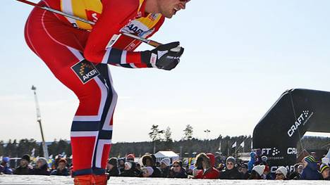 Petter Northug führt das Gesamtklassement weiter an