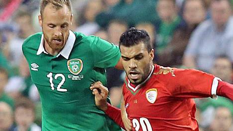 Irland (l., David Meyler) konnte gegen den Oman nur teilweise überzeugen